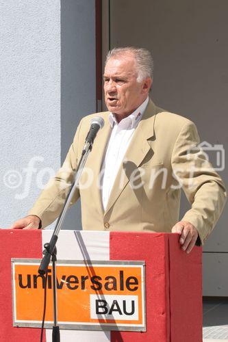 (C) fotodienst/Anna Rauchenberger - Purkersdorf - 24.08.2006 - Das Wohnhaus 3002 Purkersdorf, Pfarrhofgasse 5-7 wurde heute feierlich eröffnet. FOTO: Hans Sallmutter (Aufsichtsratsvorsitzender der Wohnbauvereinigung für Privatangestellte).