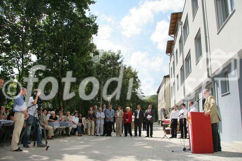 (C) fotodienst/Anna Rauchenberger - Purkersdorf - 24.08.2006 - Das Wohnhaus 3002 Purkersdorf, Pfarrhofgasse 5-7 wurde heute feierlich eröffnet. FOTO: Hans Sallmutter (Aufsichtsratsvorsitzender der Wohnbauvereinigung für Privatangestellte).