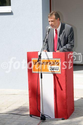 (C) fotodienst/Anna Rauchenberger - Purkersdorf - 24.08.2006 - Das Wohnhaus 3002 Purkersdorf, Pfarrhofgasse 5-7 wurde heute feierlich eröffnet. FOTO: Mag. Michael Gehbauer (GF der Wohnbauvereinigung für Privatangestellte)