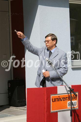 (C) fotodienst/Anna Rauchenberger - Purkersdorf - 24.08.2006 - Das Wohnhaus 3002 Purkersdorf, Pfarrhofgasse 5-7 wurde heute feierlich eröffnet. FOTO: Pfarrer Anton M. Guber.