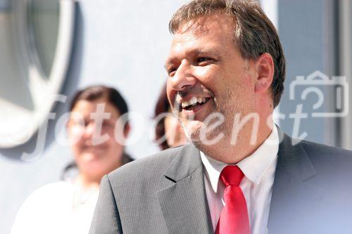 (C) fotodienst/Anna Rauchenberger - Purkersdorf - 24.08.2006 - Das Wohnhaus 3002 Purkersdorf, Pfarrhofgasse 5-7 wurde heute feierlich eröffnet. FOTO: Mag. Michael Gehbauer (GF der Wohnbauvereinigung für Privatangestellte)