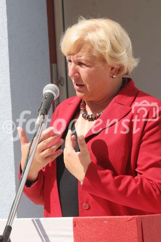 (C) fotodienst/Anna Rauchenberger - Purkersdorf - 24.08.2006 - Das Wohnhaus 3002 Purkersdorf, Pfarrhofgasse 5-7 wurde heute feierlich eröffnet. FOTO: Heidemaria Onodi (Landeshauptmann-Stv., NÖ).