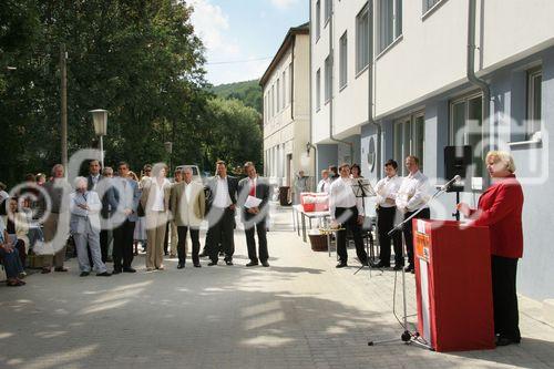 (C) fotodienst/Anna Rauchenberger - Purkersdorf - 24.08.2006 - Das Wohnhaus 3002 Purkersdorf, Pfarrhofgasse 5-7 wurde heute feierlich eröffnet. FOTO: Heidemaria Onodi (Landeshauptmann-Stv., NÖ).