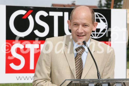 (C) fotodienst/Anna Rauchenberger - Wien, am 26.05.2009 - Heute wurde der Spatenstich der Wohnhausanlage Wien 22., Erzherzog-Karl-Straße 195-201 / Lavaterstraße 5 zum 'Quartier Verts' gefeiert. FOTO: Bernhard Wolf, Bezirksrat