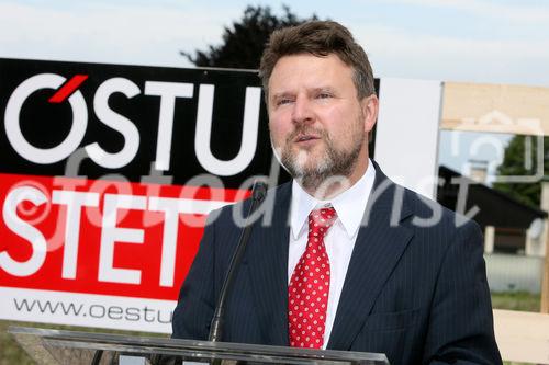 (C) fotodienst/Anna Rauchenberger - Wien, am 26.05.2009 - Heute wurde der Spatenstich der Wohnhausanlage Wien 22., Erzherzog-Karl-Straße 195-201 / Lavaterstraße 5 zum 'Quartier Verts' gefeiert. FOTO:  Wohnbaustadtrat Dr. Michael Ludwig