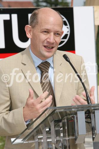 (C) fotodienst/Anna Rauchenberger - Wien, am 26.05.2009 - Heute wurde der Spatenstich der Wohnhausanlage Wien 22., Erzherzog-Karl-Straße 195-201 / Lavaterstraße 5 zum 'Quartier Verts' gefeiert. FOTO: Bernhard Wolf, Bezirksrat