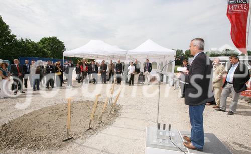 (C) fotodienst/Anna Rauchenberger - Wien, am 26.05.2009 - Heute wurde der Spatenstich der Wohnhausanlage Wien 22., Erzherzog-Karl-Straße 195-201 / Lavaterstraße 5 zum 'Quartier Verts' gefeiert. FOTO: Mag. Karl Wurm, MBA, Verbandsobmann und GF GEWOG