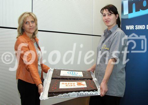 (C) fotodienst/Anna Rauchenberger - Wien 30.08.2006 - Mithilfe der Digitalen Signatur wird es beispielsweise möglich, e-Mails und Dateien zu verschlüsseln und zu signieren, beim e-banking ohne lästige TAN-Listen auszukommen oder Verträge rechtsgültig zu signieren. Sie beugt somit der Internet-Kriminalität vor. FOTO: DIGISIGN unterstützt 'Happy Kids - Verein gegen Kindesmissbrauch'.