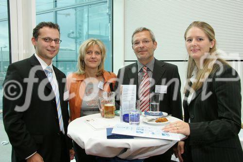 (C) fotodienst/Anna Rauchenberger - Wien 30.08.2006 - Mithilfe der Digitalen Signatur wird es beispielsweise möglich, e-Mails und Dateien zu verschlüsseln und zu signieren, beim e-banking ohne lästige TAN-Listen auszukommen oder Verträge rechtsgültig zu signieren. Sie beugt somit der Internet-Kriminalität vor. 