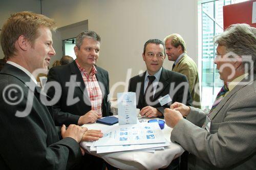 (C) fotodienst/Anna Rauchenberger - Wien 30.08.2006 - Mithilfe der Digitalen Signatur wird es beispielsweise möglich, e-Mails und Dateien zu verschlüsseln und zu signieren, beim e-banking ohne lästige TAN-Listen auszukommen oder Verträge rechtsgültig zu signieren. Sie beugt somit der Internet-Kriminalität vor. 