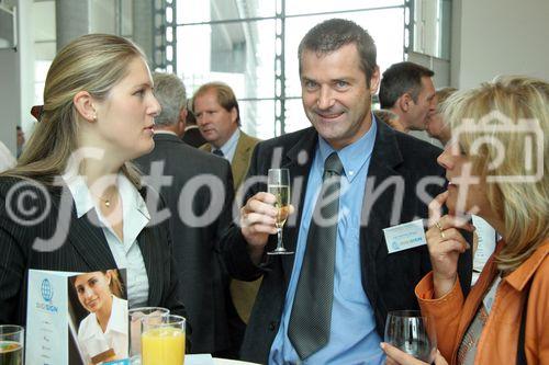 (C) fotodienst/Anna Rauchenberger - Wien 30.08.2006 - Mithilfe der Digitalen Signatur wird es beispielsweise möglich, e-Mails und Dateien zu verschlüsseln und zu signieren, beim e-banking ohne lästige TAN-Listen auszukommen oder Verträge rechtsgültig zu signieren. Sie beugt somit der Internet-Kriminalität vor. 