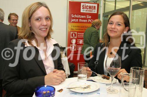 (C) fotodienst/Anna Rauchenberger - Wien 30.08.2006 - Mithilfe der Digitalen Signatur wird es beispielsweise möglich, e-Mails und Dateien zu verschlüsseln und zu signieren, beim e-banking ohne lästige TAN-Listen auszukommen oder Verträge rechtsgültig zu signieren. Sie beugt somit der Internet-Kriminalität vor. 