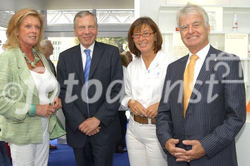 Foto v.li.n.re. : Frau Prof. Kokoschka (Oberärztin an der Universitätshautklinik), Christopher Tedd (Geschäftsführer Vichy- Cosmétique Active Österreich Ges.m.b.H.); Frau Mag. Leitner (Vizepräsidentin des österr. Apothekenverbandes); Dr.Friedemann Bachleitner-Hofmann (Präsident des österr.Apothekenverbandes)                             