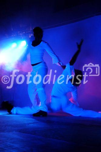 Die diesjährige Jahrestagung der Olina Küchenstudios fand in Salzburg Schloss Mondsee statt. olina ist ein Franchise-Konzept für kleine bis mittelgroße Küchenstudios. Das Franchise-System wurde 1997 von Wolfgang Allgäuer in Feldkirch gegründet und hat mittlerweile 17 Franchise-Nehmer mit eigenen Küchenstudios in ganz Österreich. olina bietet seinen Partnern ein erprobtes Konzept sowie umfassende Unterstützung in allen unternehmerischen Belangen. olina setzt bei seinen Küchen auf Innovation und exklusives Design, Zielgruppe sind wertbewusste Privatkunden mit Anspruch auf hohen Service. Jede Küche ist maßgeschneidert und wird je nach Kundenwunsch speziell gefertigt. Dazu bietet olina zehn Jahre Garantie und kostenlosen Service. Daraus resultiert eine extrem hohe Kundenzufriedenheit, über 60 Prozent des Küchenabsatzes erfolgen über Weiterempfehlung von Käufern.