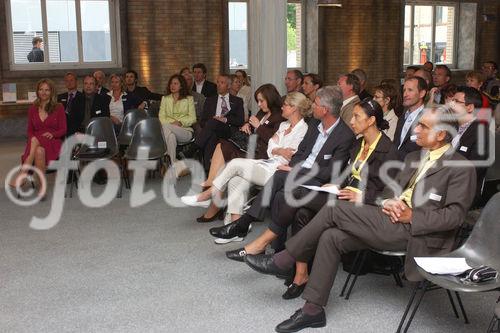 'Speakers Event' der Zuercher Public Relations Gesellschaft ZPRG im 'Citystudio' im Huerlimann Areal. Bild: Vortrag - Satte Loewen jagen nicht