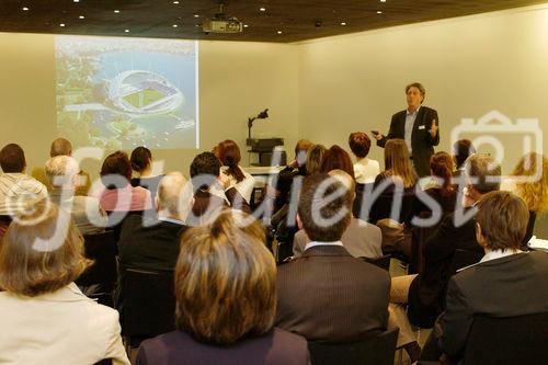 Abendveranstalung ZPRG: Referat Urs Spinner, PR für oeffentliche Bauten. Bild: Urs Spinner, Leiter Kommunikation im Hochbaudepartement der Stadt Zuerich