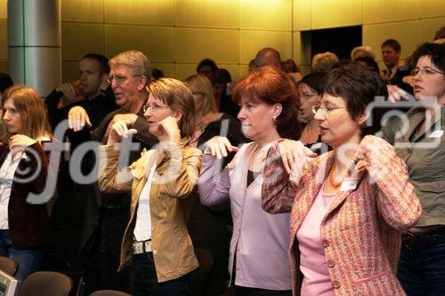 Hoer mal, wer da spricht! Event 'Erfolgsfaktor Stimme' der Zuercher Public Relations Gesellschaft ZPRG in der SWX Swiss Exchange Zuerich. Bild: Vortrag von Rolf Christiansen, Kommunikationswissenschaftler; Stimmjogging