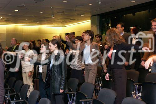 Hoer mal, wer da spricht! Event 'Erfolgsfaktor Stimme' der Zuercher Public Relations Gesellschaft ZPRG in der SWX Swiss Exchange Zuerich. Bild: Vortrag von Rolf Christiansen, Kommunikationswissenschaftler; Stimmjogging