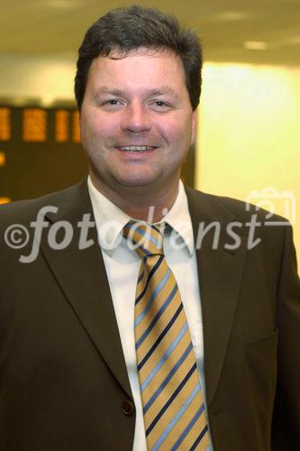 Hoer mal, wer da spricht! Event 'Erfolgsfaktor Stimme' der Zuercher Public Relations Gesellschaft ZPRG in der SWX Swiss Exchange Zuerich. Bild: ZPRG-Referent Rolf Christiansen, Kommunikationswissenschaftler, Sprechwissenschaftler und Stimmtrainer