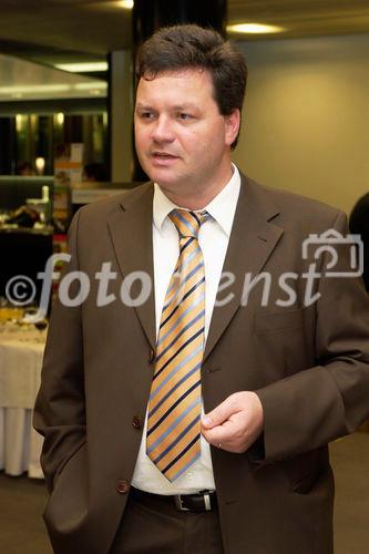 Hoer mal, wer da spricht! Event 'Erfolgsfaktor Stimme' der Zuercher Public Relations Gesellschaft ZPRG in der SWX Swiss Exchange Zuerich. Bild: ZPRG-Referent Rolf Christiansen, Kommunikationswissenschaftler, Sprechwissenschaftler und Stimmtrainer