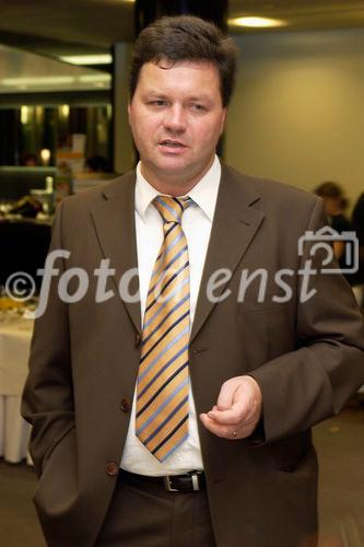 Hoer mal, wer da spricht! Event 'Erfolgsfaktor Stimme' der Zuercher Public Relations Gesellschaft ZPRG in der SWX Swiss Exchange Zuerich. Bild: ZPRG-Referent Rolf Christiansen, Kommunikationswissenschaftler, Sprechwissenschaftler und Stimmtrainer