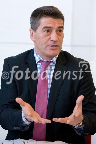 (c) fotodienst / Anna Rauchenberger - Wien, am 28.01.2010 -  Heute lud das Kur- und Rehabilitationszentrum Klinik Pirawarth zu einem hochkarätig besetzten Round Table im Forum Mozartplatz, bei dem die aktuelle Situation sowie die Zukunft von Neuro-Rehabilitation von Experten und Journalisten lebhaft diskutiert wurde. FOTO: Prim. Dr. Andreas Winkler, MSc, Design. Ärztlicher Leiter Klinik Pirawarth