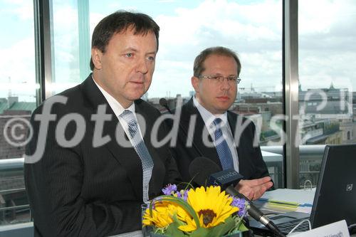 (C) Fotodienst/Anna Rauchenberger - Wien 06.07.2007 - Ein Drittel der Branche blickt skeptisch in die Zukunft. Systematische Finanzplanung ist für viele noch ein 'Fremdwort'. FOTO v.l.: Mag. Daniel Mercsanits (Wirtschaftsprüfer und Steuerberater, Geschäftsführender Gesellschafter, TPA Horwath), Andreas Leitgeb (Consultant, Prokurist, TPA Horwath).