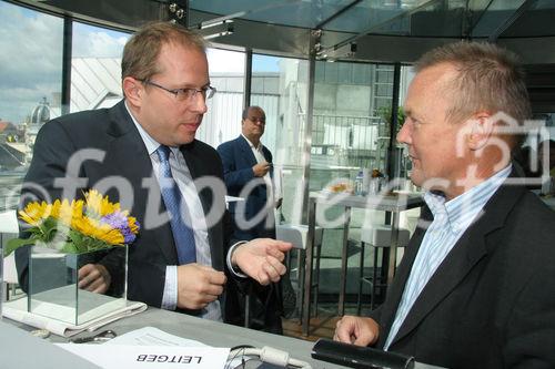 (C) Fotodienst/Anna Rauchenberger - Wien 06.07.2007 - Ein Drittel der Branche blickt skeptisch in die Zukunft. Systematische Finanzplanung ist für viele noch ein 'Fremdwort'. FOTO: Andreas Leitgeb (Consultant, Prokurist, TPA Horwath) im Gespräch mit Journalisten.