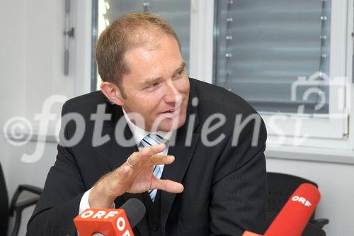 (C) fotodienst/Anna Rauchenberger - Wien 14.09.2006 - ÖsterreicherInnen, besonders junge Arbeitnehmer, scheuen berufliches Engagement in den neuen EU-Ländern. Dies ergab eine Umfrage von TPA Horwath. FOTO: Mag. Klaus Bauer-Mitterlehner (Geschäftsführender Gesellschafter TPA Horwath).