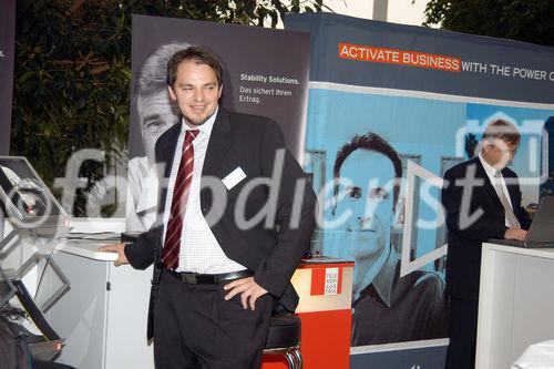 (C)fotodienst/Mag. Daniel Katzinger - Wien 03.10.2006,Höhepunkte der Novell Tour 2006 in der Eventpyramide Vösendorf sind:SUSE Linux Enterprise Server 10 & SUSE Linux Enterprise Desktop10.Thematische Schwerpunkte: Einsatz dynamischer IT-Infrastrukturen in Unternehmen unddas Bundesrechenzentrum - BRZstellt dem Fachpublikum in Wien seine Novell Case Study vor.Vom 07.09. bis 28.09. macht die Roadshow in sechs Städten in Deutschland halt, neben Wien gastiert die Tour am 10. und 12. Oktober in Zürich und Lausanne.In insgesamt 21 Vorträgen von Novell Kunden und technischen Tracks vonNovell und den Novell Partnern erfahren Sie alles über sicheres Identitäts- und Zugriffsmanagement, effizientes Ressourcen-Management und Collaboration-Lösungen. Foto: Aussteller