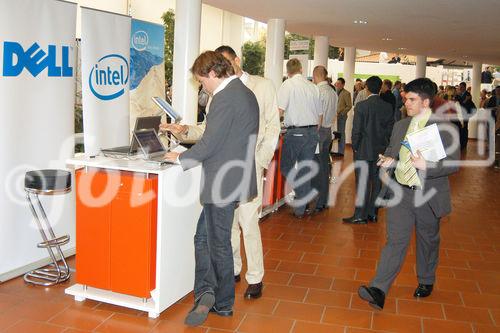 (C)fotodienst/Mag. Daniel Katzinger - Wien 03.10.2006,
Höhepunkte der Novell Tour 2006 in der Eventpyramide Vösendorf sind:
SUSE Linux Enterprise Server 10 & SUSE Linux Enterprise Desktop10.
Thematische Schwerpunkte: Einsatz dynamischer IT-Infrastrukturen in Unternehmen und
das Bundesrechenzentrum - BRZ
stellt dem Fachpublikum in Wien seine Novell Case Study vor.
Vom 07.09. bis 28.09. macht die Roadshow in sechs Städten in Deutschland halt, neben Wien gastiert die Tour am 10. und 12. Oktober in Zürich und Lausanne.
In insgesamt 21 Vorträgen von Novell Kunden und technischen Tracks von
Novell und den Novell Partnern erfahren Sie alles über sicheres Identitäts- und Zugriffsmanagement, effizientes Ressourcen-Management und Collaboration-Lösungen. 
Foto: Aussteller