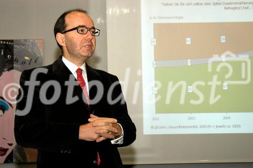 Bild: Herr Thomas B. Cueni
Präsentation des GfS-Gesundheitsmonitors 2006 mit Claude Longchamp,Leiter GfS.bern
Krankenversicherungen: Mehr Planung oder mehr Markt - es zeichnet sich eine Trend ab...