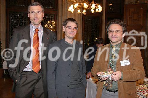 (C) fotodienst/Anna Rauchenberger - Wien 09.11.2006  - Vorträge und Podiumsdiskussion zu den Themen 08/15 - die Krise der Bauherren; Sanierung und Innovativer Hochbau. FOTO v.l.: Mag. Gerald Katzensteiner (Prokurist, Abteilungsleiter Haftpflicht/Bauwesen, VAV Versicherungen), Mag. Harald Greger (GF AluFenster), Roland Kanfer (Redakteur Report Verlag).