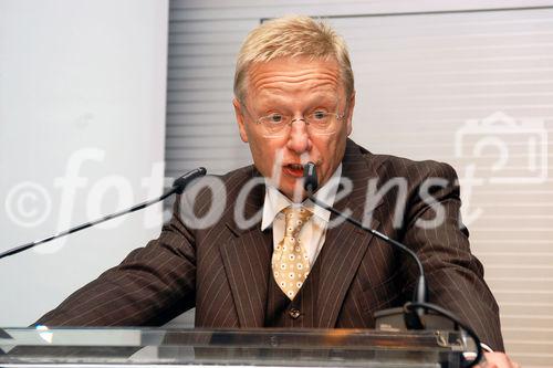 (C)fotodienst/Mag. Daniel Katzinger - Wien 05.10.2006,
Heute fand im Festsaal der Telekom Austria die Preisverleihung des vom  Report Verlag initiierte ebiz egovernment award 2006 statt. 
Foto:  Franz Morak (Staatssekretär)