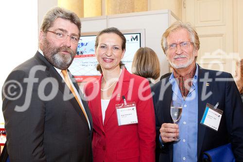 (c) fotodienst / Anna Rauchenberger - Wien, am 05.10.2010 - Die I.M.Austria (Interessensgemeinschaft der Messe- und Live-Marketing-Spezialisten Österreichs) hat am 5.10.2010 anlässlich der access 2010, Österreichs größter Fachmesse für Kongresse, Tagungen und Incentives, den IMA-Award 2009 verliehen. Foto: v.l. Dir. Johann Jungreithmair (CEO Reed Exhibtions), Birgit
Hölzl-Zech(Generalsekretärin I.M.Austria), Leslie P.C. Zech (GF IEEC - International Exhibitiona and Event Consulting GmbH, ehemal. Vorstandssprecher I.M.Austria)