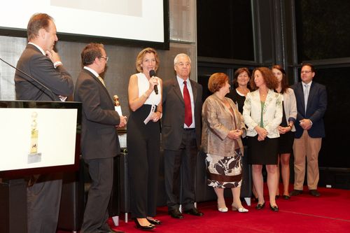  (c) fotodienst/Anna Rauchenberger - Wien, am 19.09.2012 – Die I.M.Austria, Interessensgemeinschaft der Messe- und Live-Marketing-Spezialisten Österreichs, verlieh heute den IMA-Award 2011 an Carlo Kreiner. Die Awardverleihung fand im Rahmen der access 2012, Österreichs größter Fachmesse für Kongresse, Tagungen, Incentives und Events, in der Wiener Hofburg statt. Anschließend wurde zum Sektempfang zum ersten „Green Stand“ der I.M. Austria geladen. FOTO Christine Opitz, GF Event Company Opitz + Hasil, Vorstandssprecherin I.M. Austria und Carlo Kreiner, GF Media Plan, Awardträger des IMA Awards 2011 (Mitte) mit IMA Vorständen und Familie Kreiner: