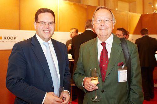 (c) fotodienst/Anna Rauchenberger - Wien, am 19.09.2012 – Die I.M.Austria, Interessensgemeinschaft der Messe- und Live-Marketing-Spezialisten Österreichs, verlieh heute den IMA-Award 2011 an Carlo Kreiner. Die Awardverleihung fand im Rahmen der access 2012, Österreichs größter Fachmesse für Kongresse, Tagungen, Incentives und Events, in der Wiener Hofburg statt. Anschließend wurde zum Sektempfang zum ersten „Green Stand“ der I.M. Austria geladen. Foto: Manuel Kreiner und KR Walter Straub