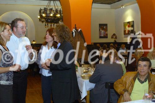 Höchste Qualitätsmaßstäbe, und das nicht nur beim Olivenöl. Foto v.li.na.re: Mag. Doris Fussenegger (Institut für Ernährungmedizin);Gast;  Irene Antl (Mitarbeiterin Koryphäe); Christian König (Agentur König – Werbemanagement)                               