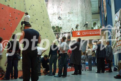 Kletterbegeisterte und die, die es noch werden wollen, konnten die neue Kletterhalle ausprobieren.