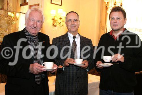 (C) fotodienst/Anna Rauchenberger - Wien 17.01.2007  - Die Anteile der kaffeesorten Arabica und Robusta sollen angegeben werden. Kaffee ist das einzige Genussmittel, das nicht gekennzeichnet ist. FOTO v.l.: Prof. Leopold J. Edelbauer (Präsident des Instituts für Kaffee-Experten-Ausbildung), O. Univ. - Prof. Dr. Ibrahim Elmadfa (Dept. f. Ernähungswissenschaften Univ. Wien, Präsident der Österreichischen Gesellschaft für Ernährung), Ing Heinz Schöffl (AK-Lebensmittelexperte).