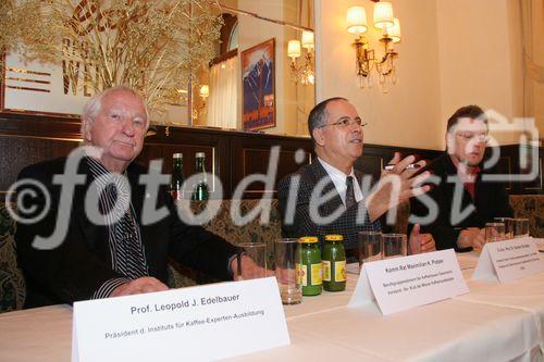 (C) fotodienst/Anna Rauchenberger - Wien 17.01.2007  - Die Anteile der kaffeesorten Arabica und Robusta sollen angegeben werden. Kaffee ist das einzige Genussmittel, das nicht gekennzeichnet ist. FOTO v.l.: Prof. Leopold J. Edelbauer (Präsident des Instituts für Kaffee-Experten-Ausbildung), O. Univ. - Prof. Dr. Ibrahim Elmadfa (Dept. f. Ernähungswissenschaften Univ. Wien, Präsident der Österreichischen Gesellschaft für Ernährung), Ing Heinz Schöffl (AK-Lebensmittelexperte).