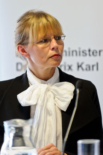 Bürogebäude Bruck/Mur: Vorzeigeprojekt für energieeffiziente Sanierungen. Foto: Beatrix Karl, Bundesministerin für Justiz