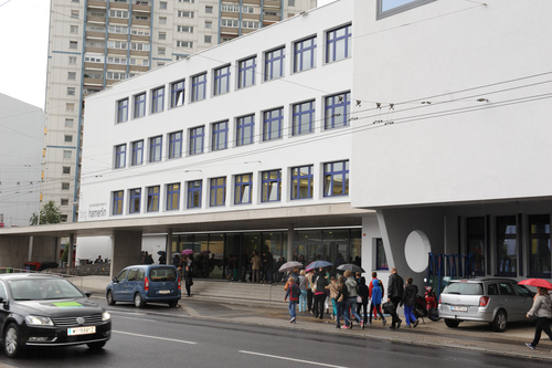 BRG Linz, Hamerlingstraße 18: Fotoreportage vom ersten Schultag im erweiterten und sanierten Schulgebäude