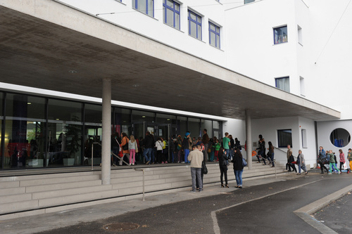 BRG Linz, Hamerlingstraße 18: Fotoreportage vom ersten Schultag im erweiterten und sanierten Schulgebäude