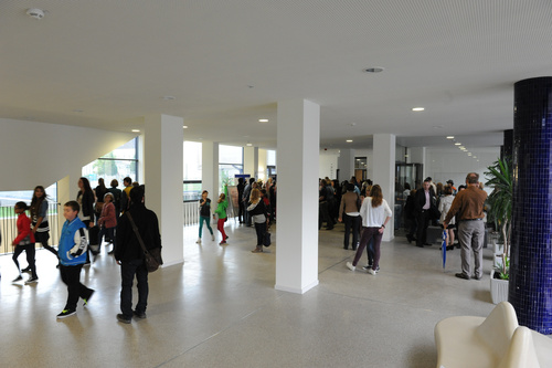 BRG Linz, Hamerlingstraße 18: Fotoreportage vom ersten Schultag im erweiterten und sanierten Schulgebäude