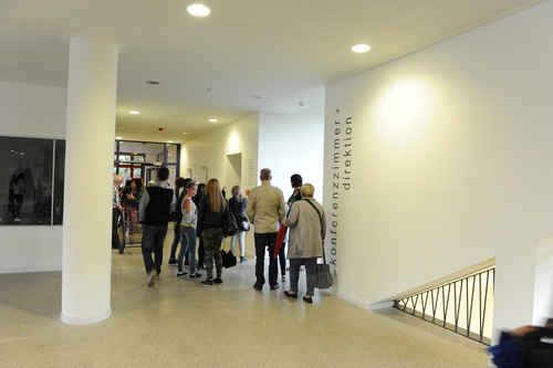 BRG Linz, Hamerlingstraße 18: Fotoreportage vom ersten Schultag im erweiterten und sanierten Schulgebäude