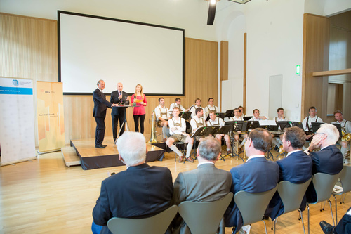  (c) fotodienst / Anna Rauchenberger - Wien, am  23.09.2013 - Eröffnung der Bernhard Gottlieb Universitätszahnklinik nach Neubau bzw. Generalsanierung. FOTO v.l. Univ. Prof. DDr. Andreas MORITZ, Ärztlicher Leiter der Universitätszahnklinik Wien, Mag. Benedikt WILDNER, Wirtschaftlicher Leiter der Universitätszahnklinik Wien, Moderatorin: