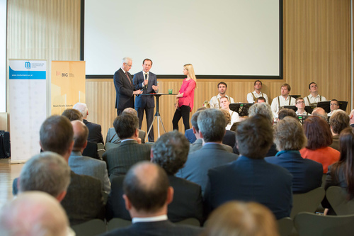  (c) fotodienst / Anna Rauchenberger - Wien, am  23.09.2013 - Eröffnung der Bernhard Gottlieb Universitätszahnklinik nach Neubau bzw. Generalsanierung. FOTO v.l. Univ.-Prof. Dr. Wolfgang SCHÜTZ, Rektor - Medizinische Universität Wien, DI Wolfgang GLEISSNER, Geschäftsführer der Bundesimmobiliengesellschaft m.b.H., Moderatorin: