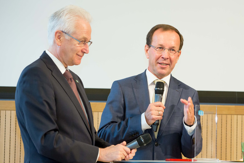  (c) fotodienst / Anna Rauchenberger - Wien, am  23.09.2013 - Eröffnung der Bernhard Gottlieb Universitätszahnklinik nach Neubau bzw. Generalsanierung. FOTO v.l. Univ.-Prof. Dr. Wolfgang SCHÜTZ, Rektor - Medizinische Universität Wien, DI Wolfgang GLEISSNER, Geschäftsführer der Bundesimmobiliengesellschaft m.b.H.: