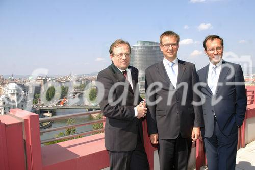 Wintersteiger bleibt auf Rekordkurs: Präsentation Jahresergebnis 2006 und Prognose 2007 . Foto v.li.na.re: Geschäftsführer der BIG Bundes Immobilien Gesellschaft: Mag.Wolfgang Hammerer; DI Christoph Stadlhuber; DI Wolfgang Gleissner